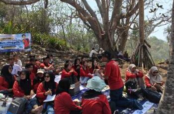 Belajar dari Alam, Menjaga Masa Depan: PKBM Lentera Nusantara Kenalkan Ekosistem Laut melalui Outing Class di Pantai Banyu Meneng dan Selok Beach